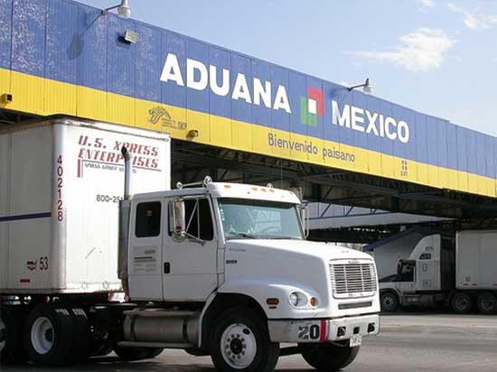 Cruce de camion por aduana