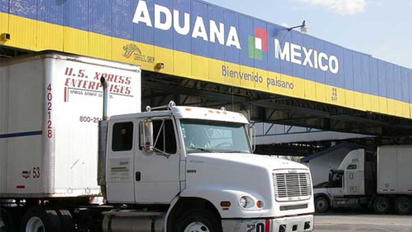 Cruce de camion por aduana