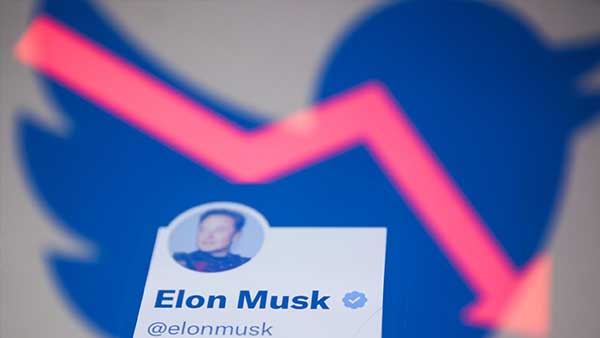 Twitter pierde la mitad de su valor Twitter pierde su valor